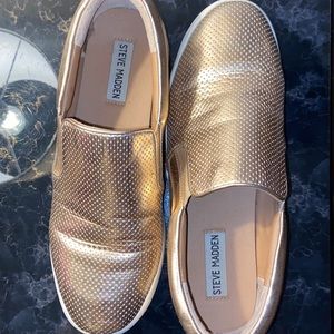 Steve Madden Rose Gold slip on shoes-size 9